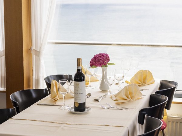 Two guests enjoy lunch on deck.