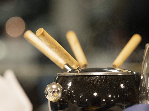 Fondue chinoise pan with forks
